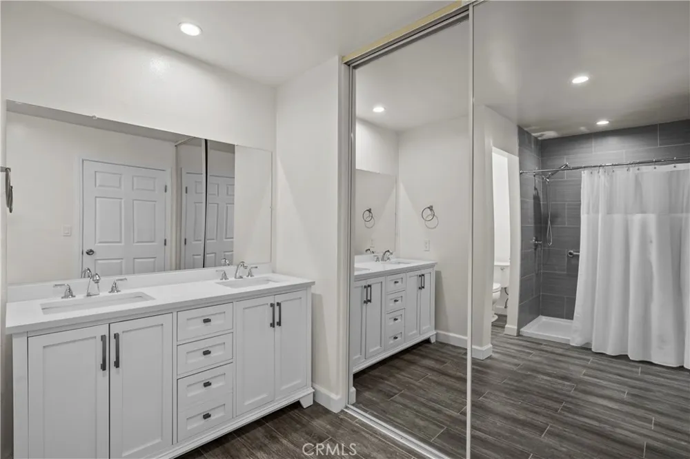 15559 Sorbonne Sylmar, CA 91342