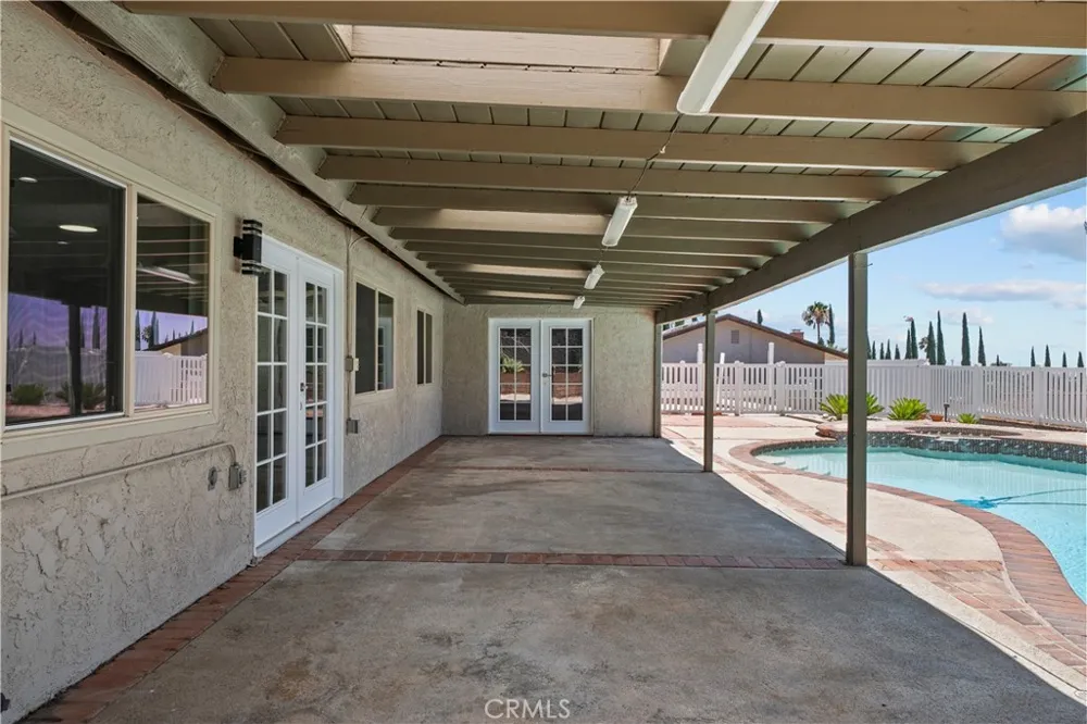 15559 Sorbonne Sylmar, CA 91342