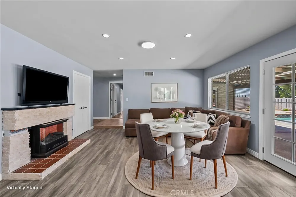 15559 Sorbonne Sylmar, CA 91342
