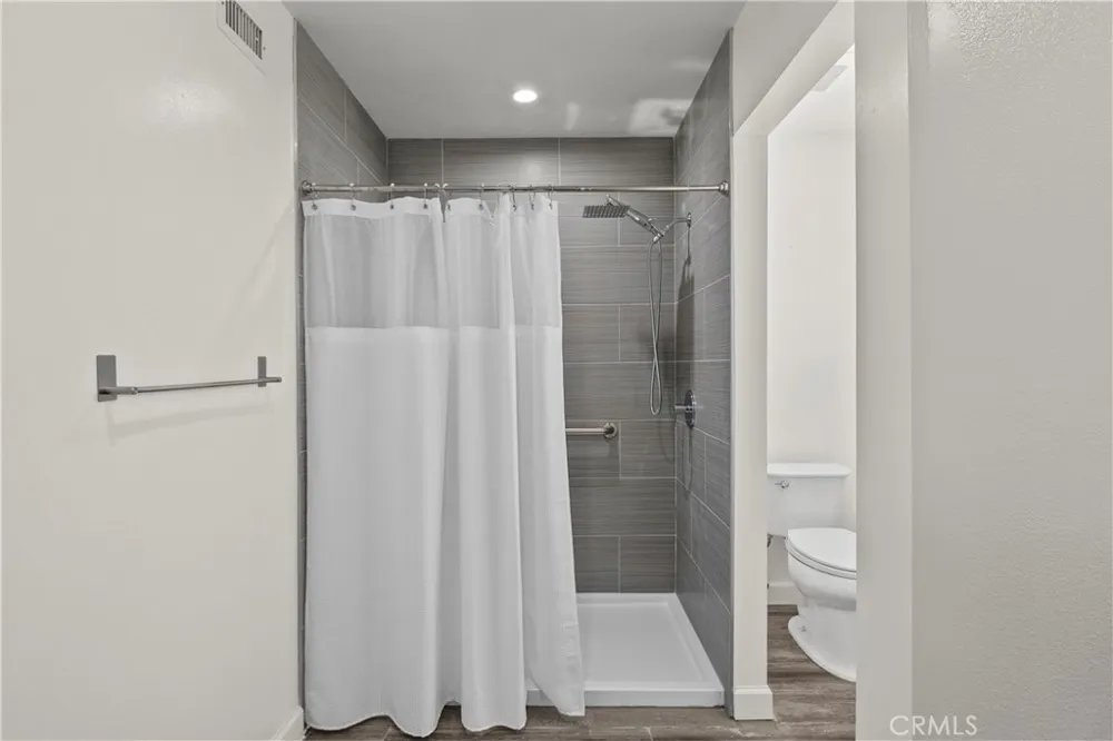 15559 Sorbonne Sylmar, CA 91342