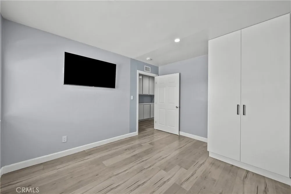 15559 Sorbonne Sylmar, CA 91342
