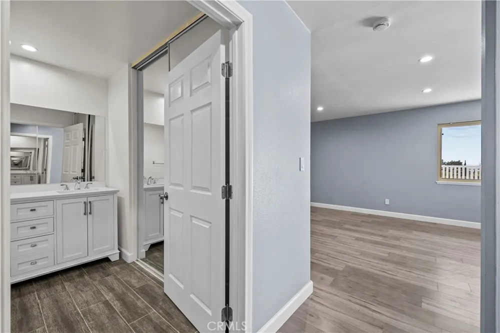 15559 Sorbonne Sylmar, CA 91342