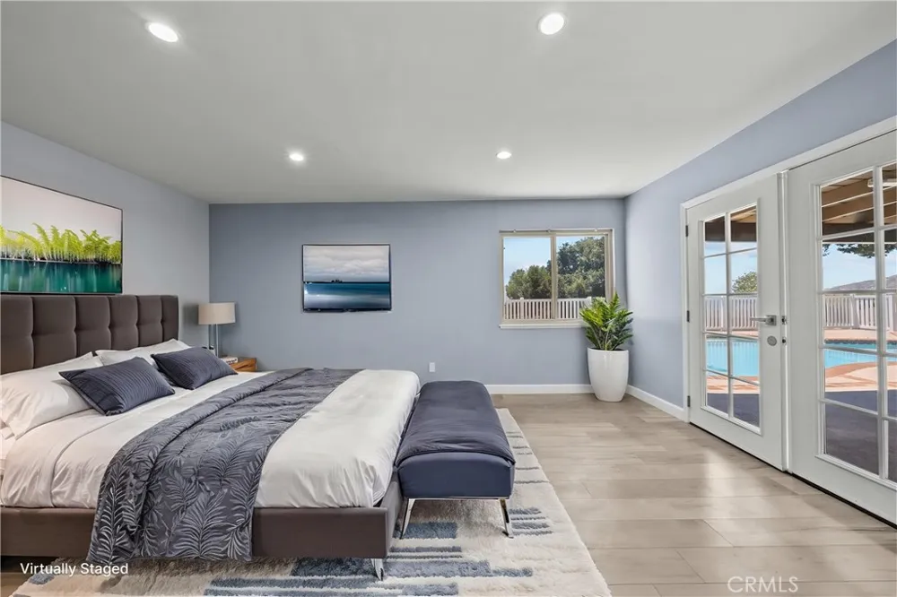 15559 Sorbonne Sylmar, CA 91342