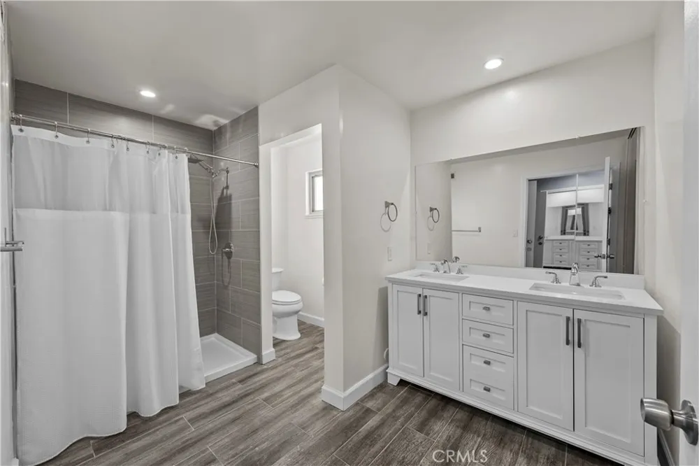 15559 Sorbonne Sylmar, CA 91342