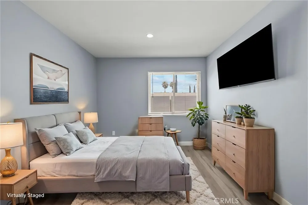 15559 Sorbonne Sylmar, CA 91342