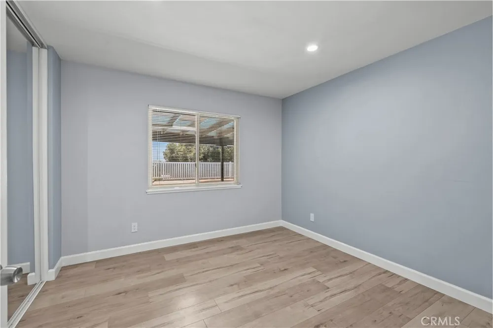 15559 Sorbonne Sylmar, CA 91342
