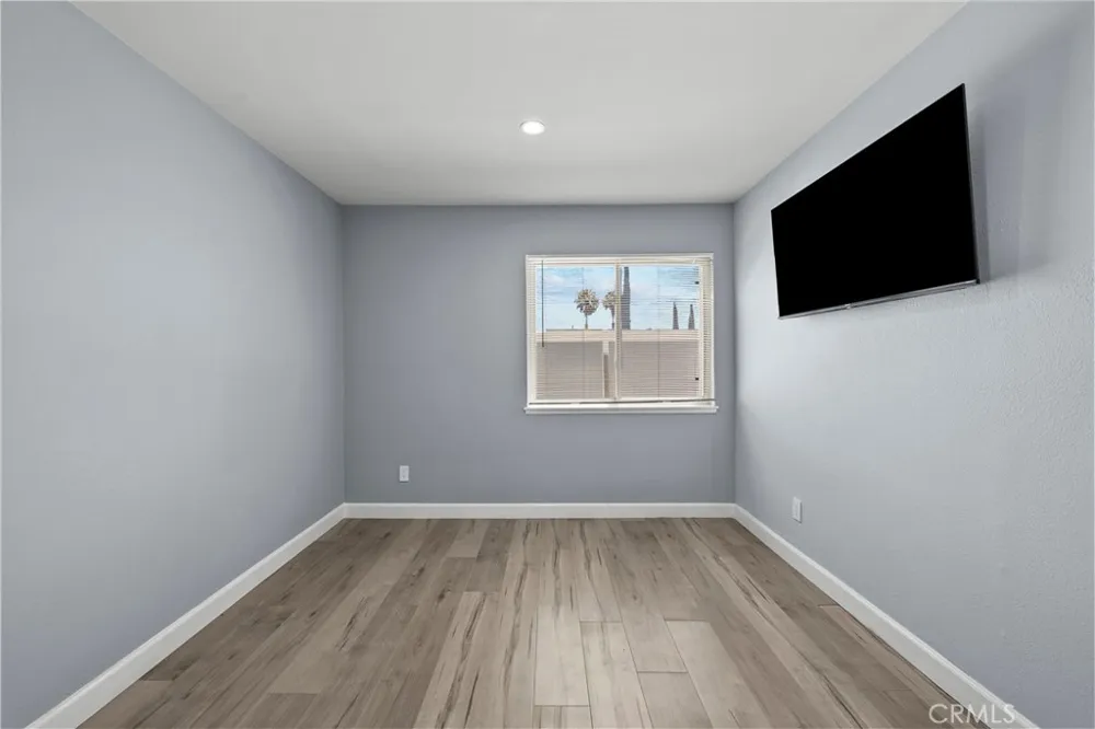 15559 Sorbonne Sylmar, CA 91342
