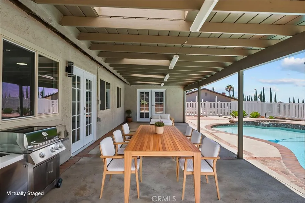15559 Sorbonne Sylmar, CA 91342