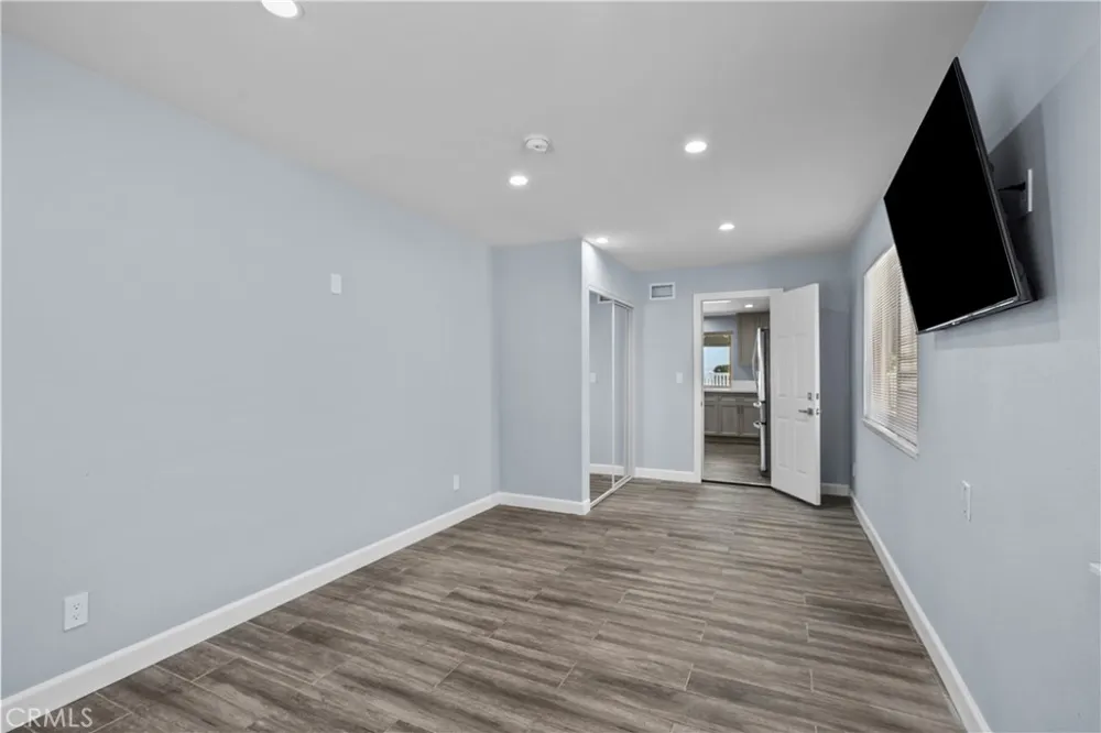 15559 Sorbonne Sylmar, CA 91342