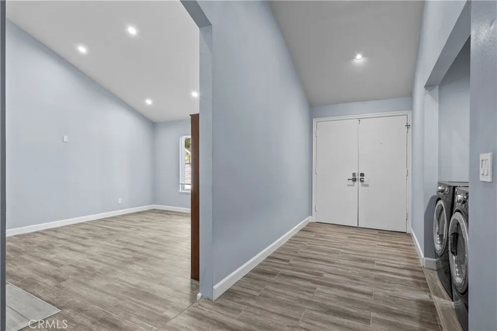 15559 Sorbonne Sylmar, CA 91342