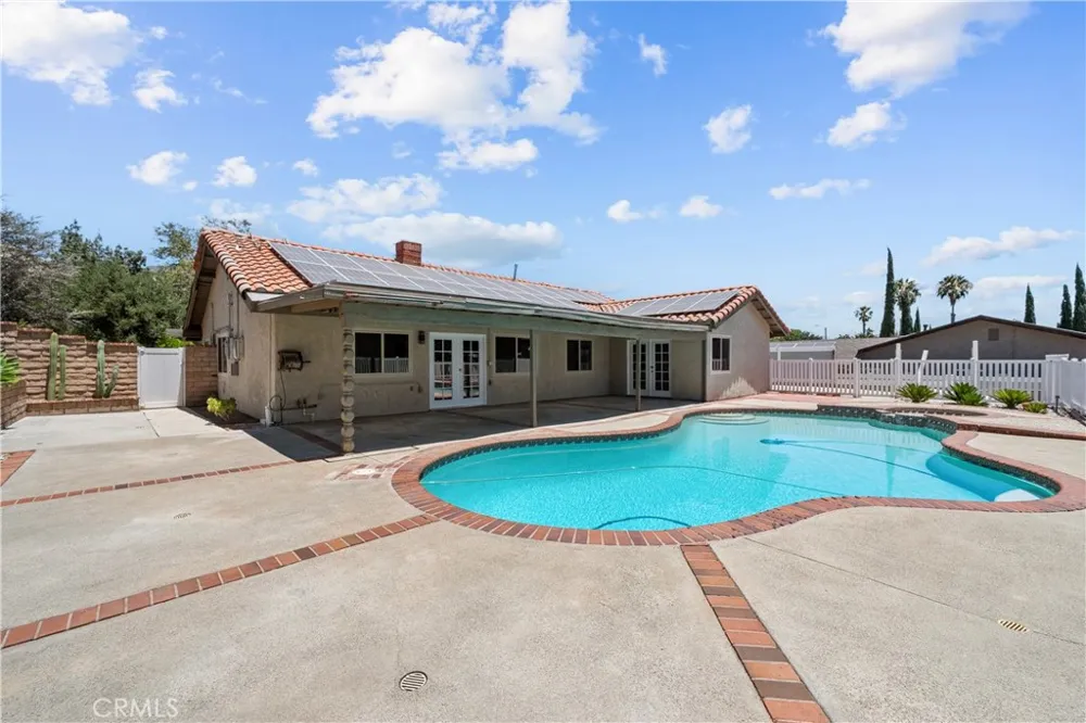 15559 Sorbonne Sylmar, CA 91342