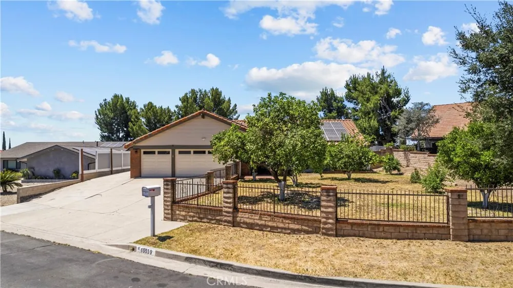 15559 Sorbonne Sylmar, CA 91342