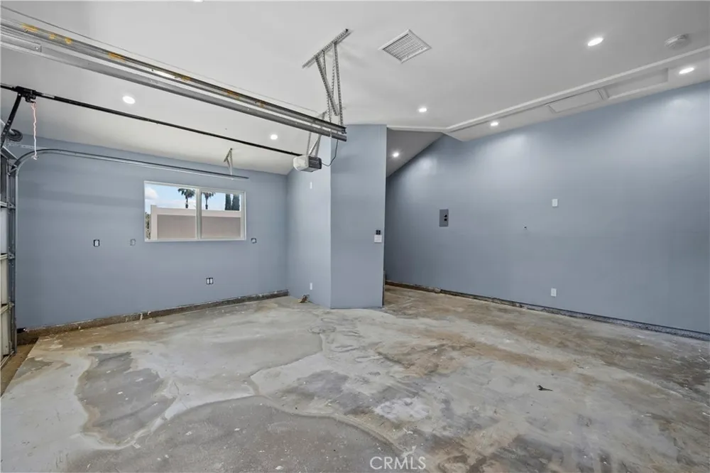 15559 Sorbonne Sylmar, CA 91342