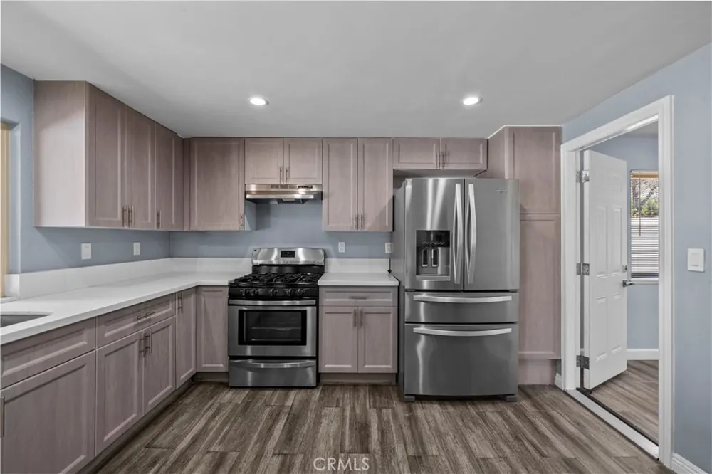 15559 Sorbonne Sylmar, CA 91342
