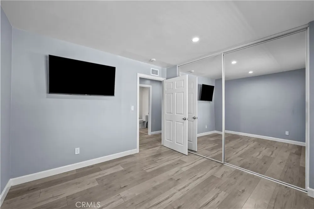 15559 Sorbonne Sylmar, CA 91342
