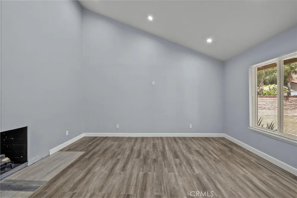 15559 Sorbonne Sylmar, CA 91342
