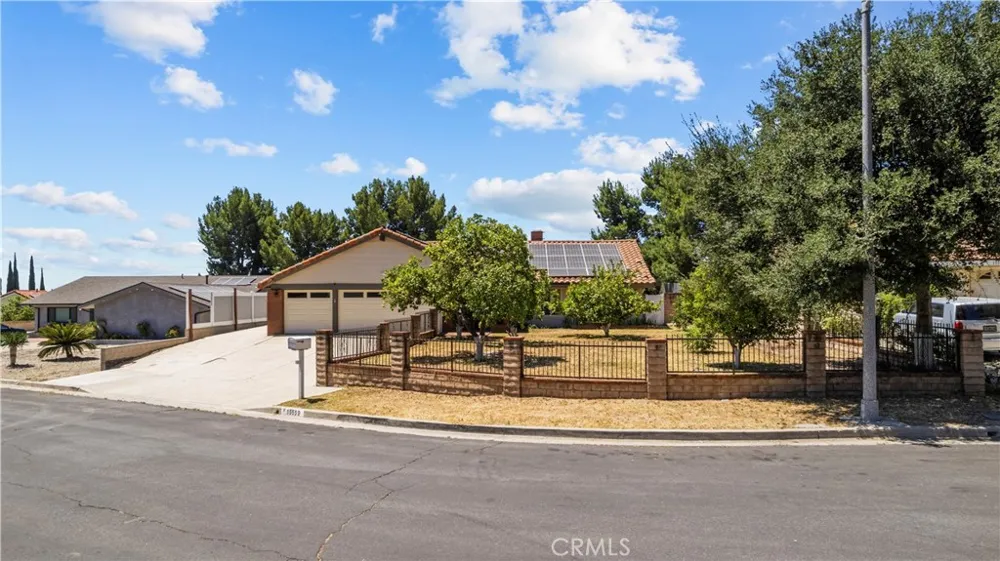 15559 Sorbonne Sylmar, CA 91342