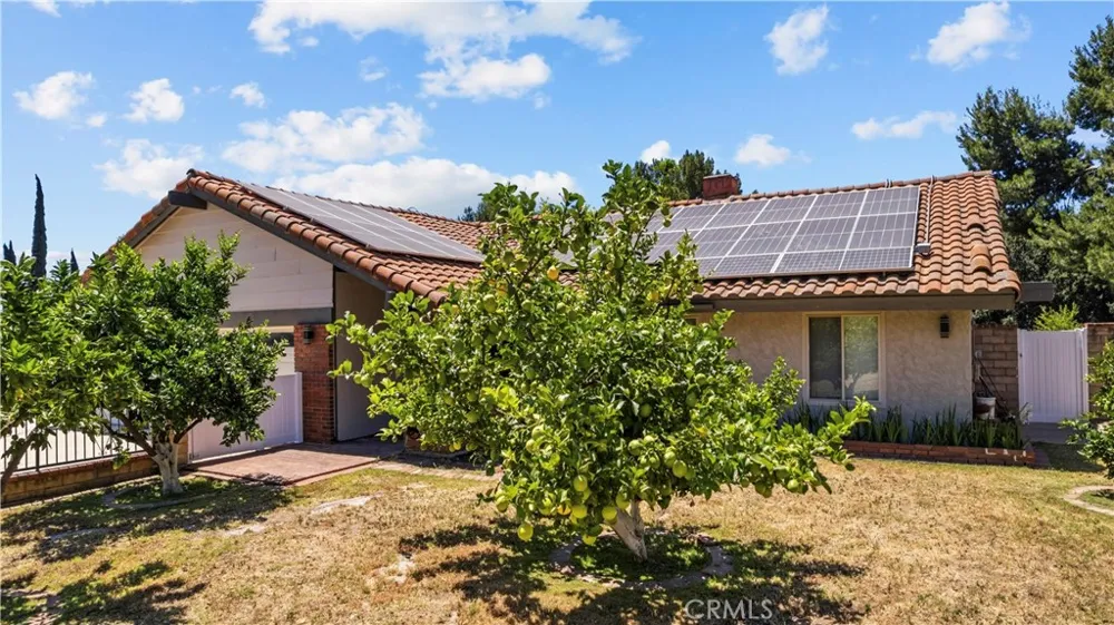 15559 Sorbonne Sylmar, CA 91342
