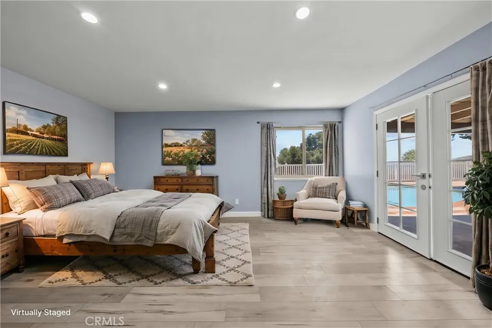 15559 Sorbonne Sylmar, CA 91342