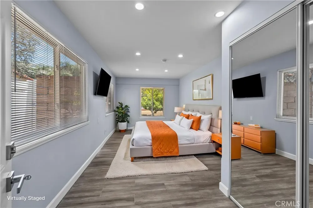 15559 Sorbonne Sylmar, CA 91342