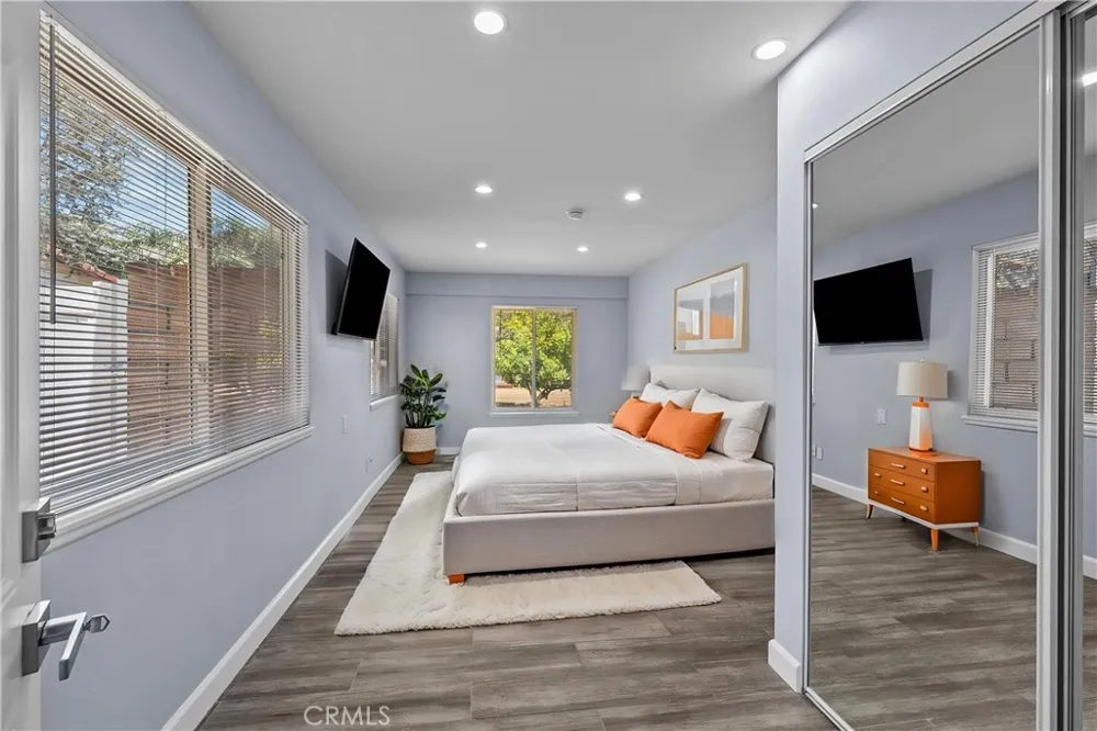 15559 Sorbonne Sylmar, CA 91342