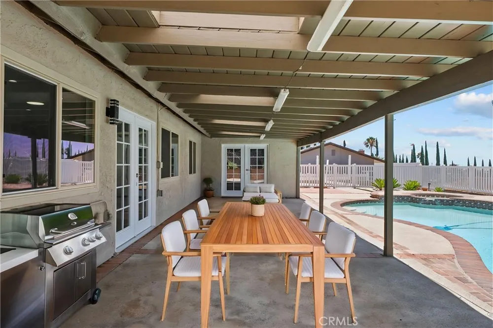 15559 Sorbonne Sylmar, CA 91342