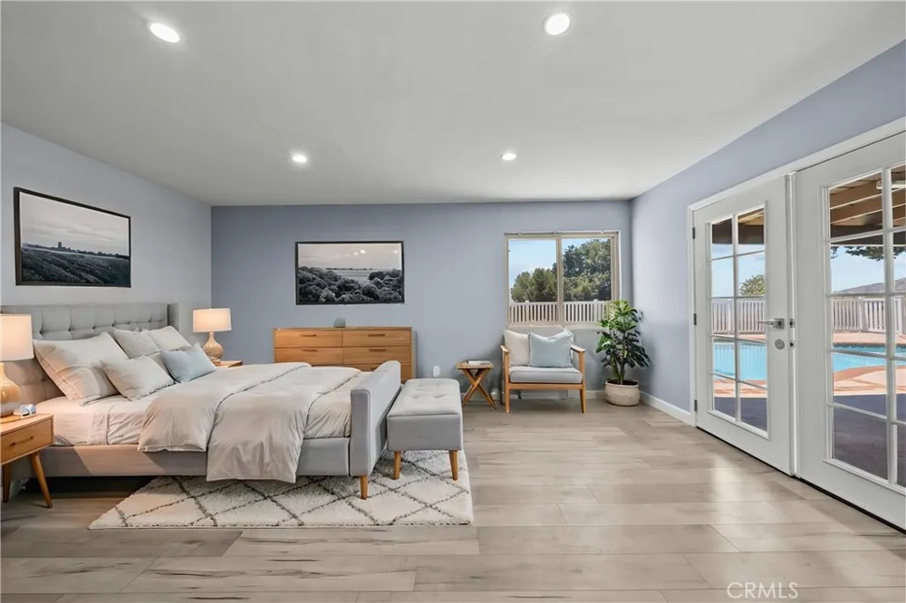 15559 Sorbonne Sylmar, CA 91342