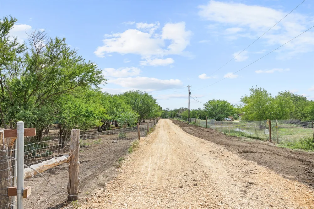 3315 Dry Creek Road Lockhart, TX 78644