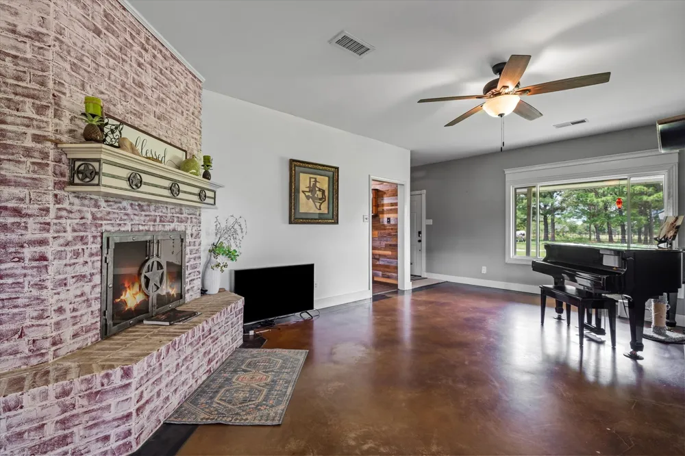 132 Private Road 7105 Edgewood, TX 75117