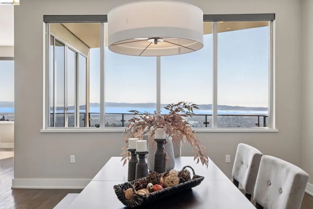 25 Diablo Dr Oakland, CA 94611