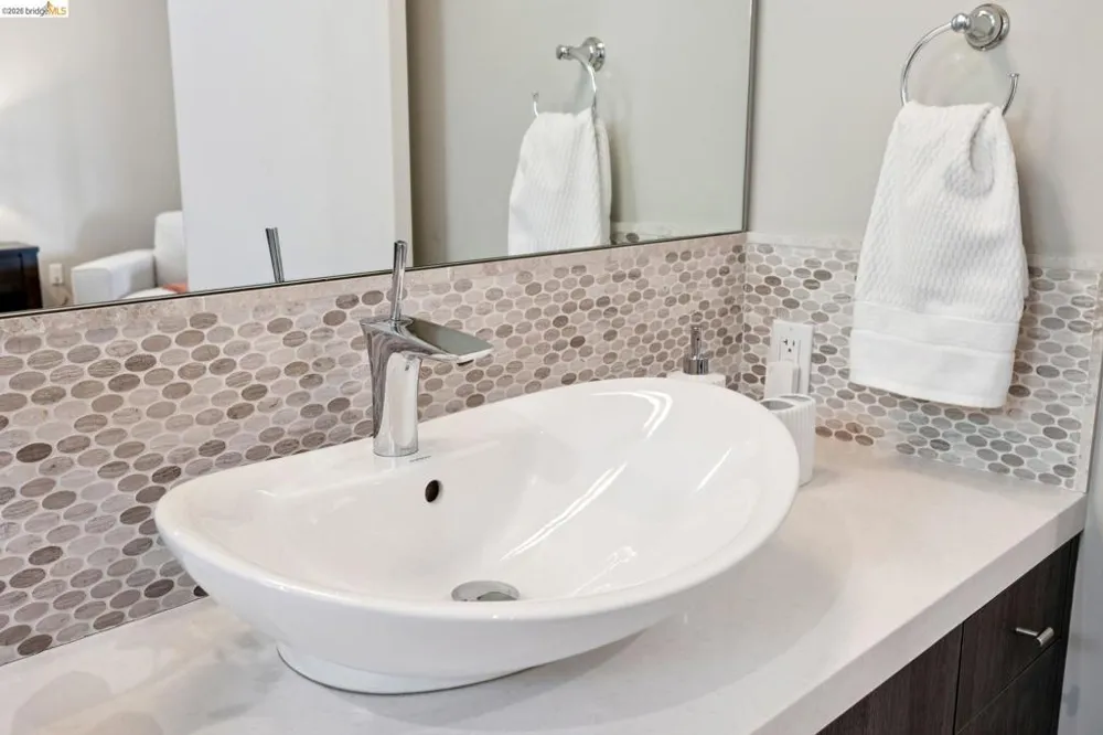 25 Diablo Dr Oakland, CA 94611