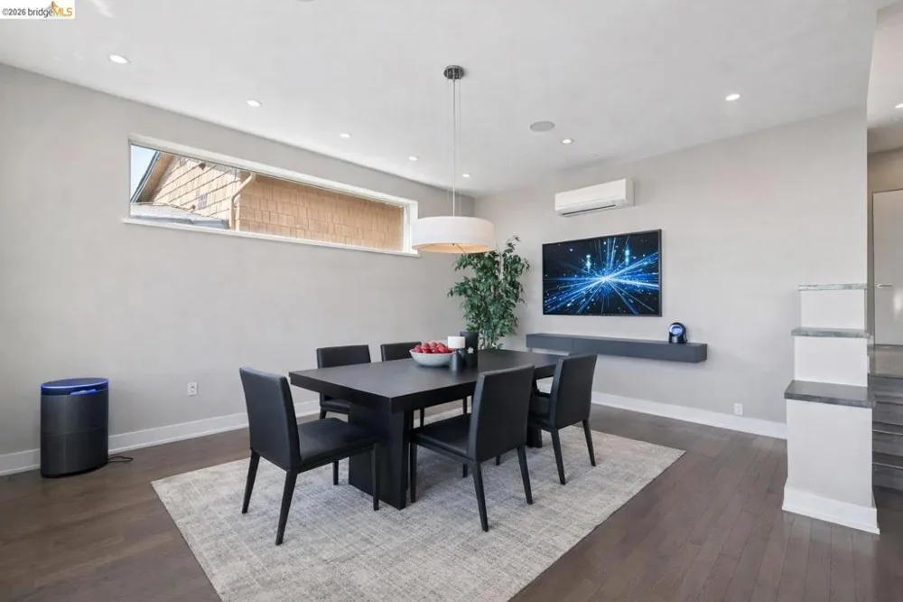 25 Diablo Dr Oakland, CA 94611