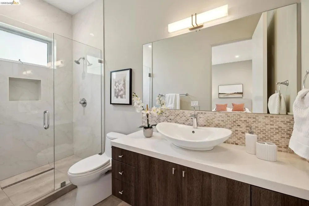 25 Diablo Dr Oakland, CA 94611