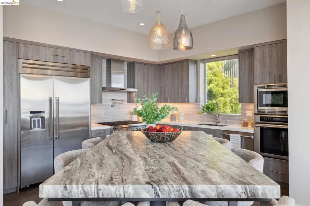 25 Diablo Dr Oakland, CA 94611