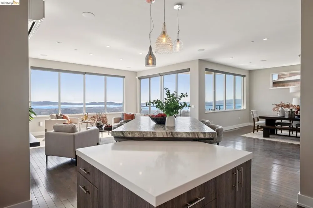 25 Diablo Dr Oakland, CA 94611