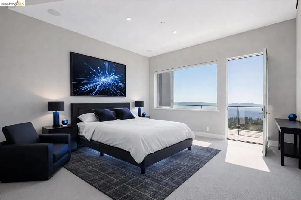 25 Diablo Dr Oakland, CA 94611
