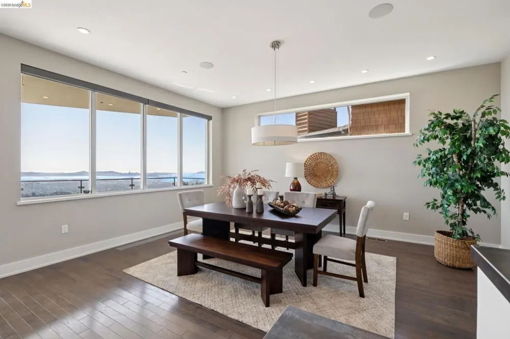 25 Diablo Dr Oakland, CA 94611