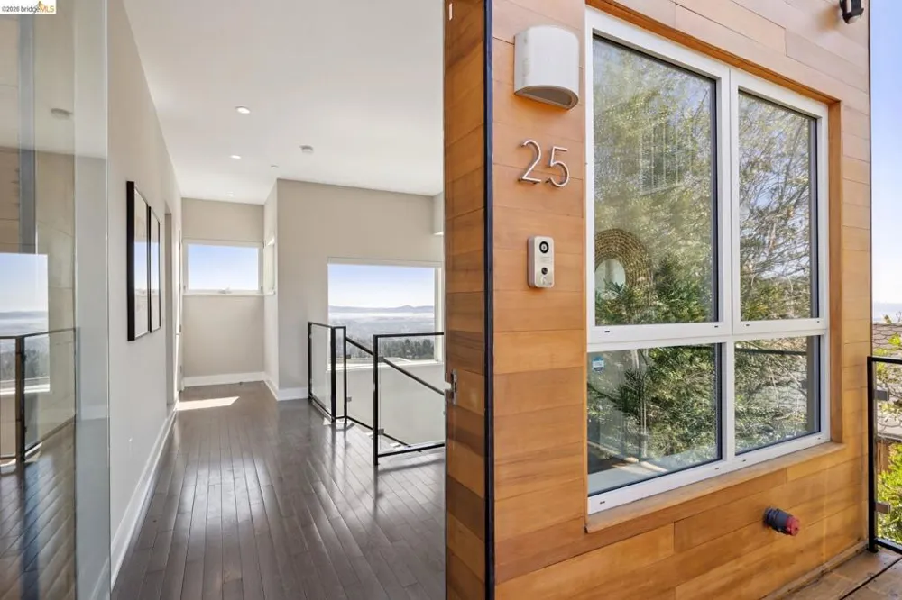 25 Diablo Dr Oakland, CA 94611