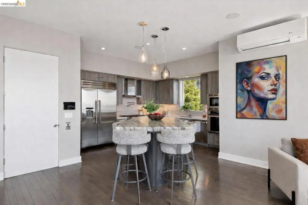 25 Diablo Dr Oakland, CA 94611
