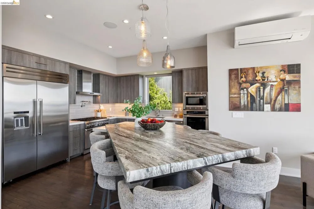 25 Diablo Dr Oakland, CA 94611