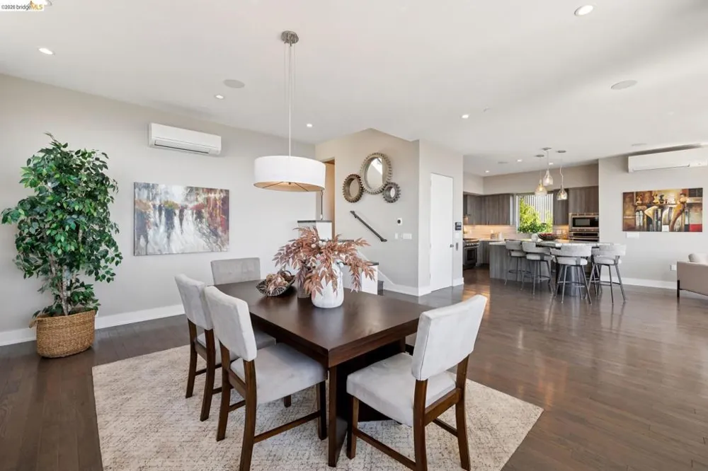 25 Diablo Dr Oakland, CA 94611
