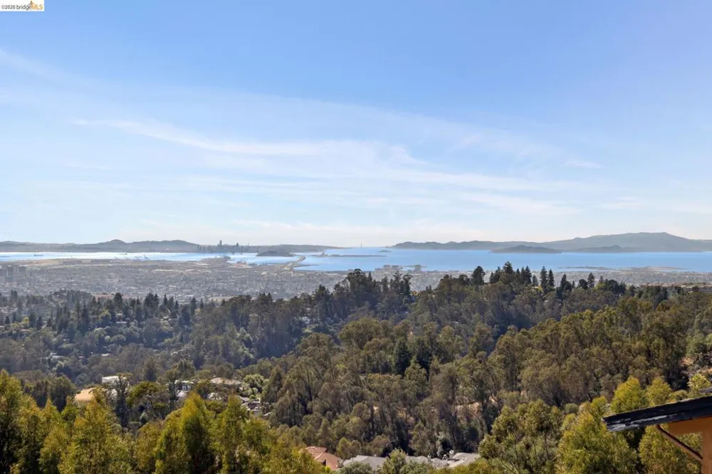 25 Diablo Dr Oakland, CA 94611
