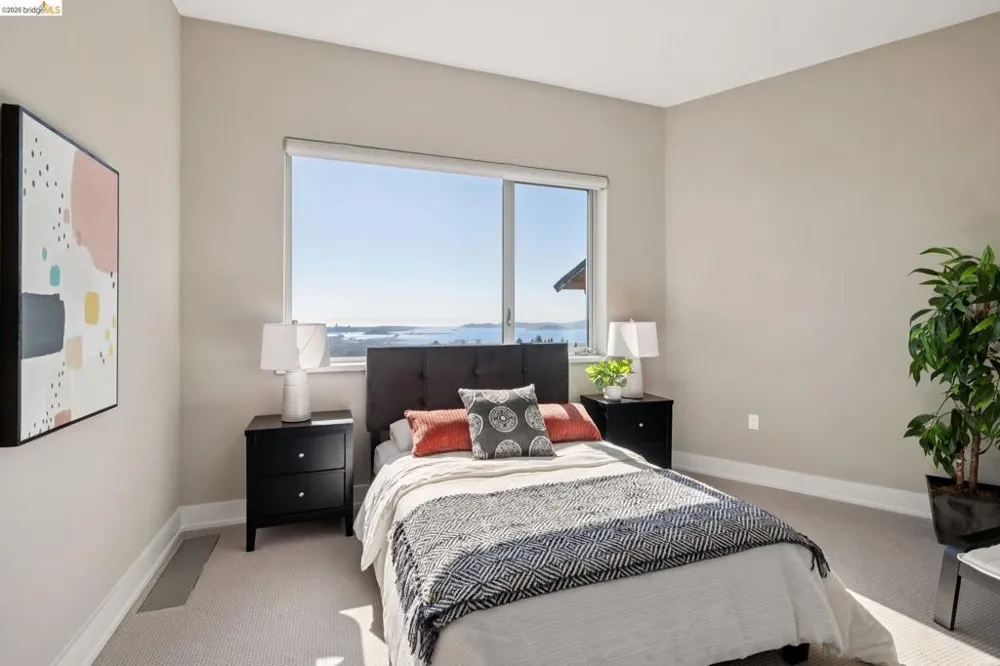 25 Diablo Dr Oakland, CA 94611