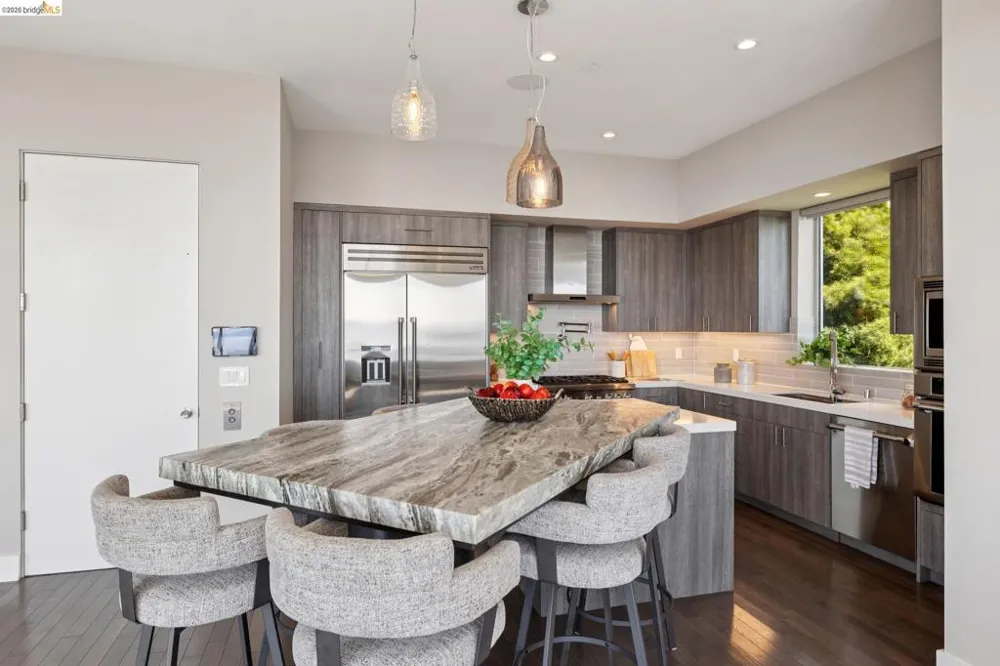 25 Diablo Dr Oakland, CA 94611