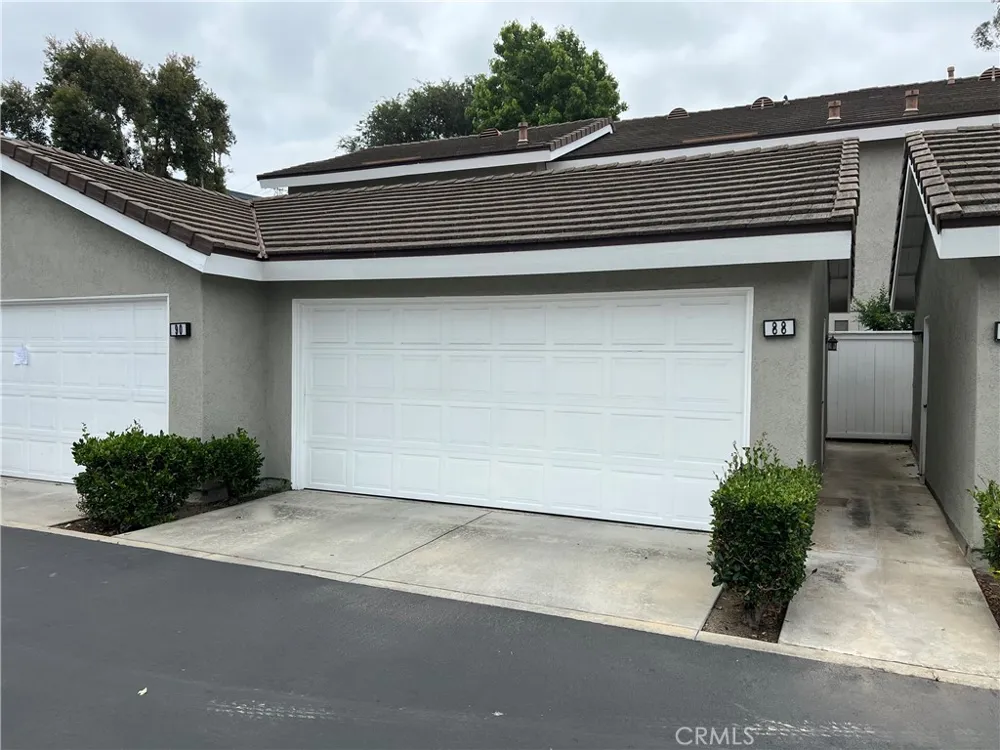 88 Greenmoor Irvine, CA 92614