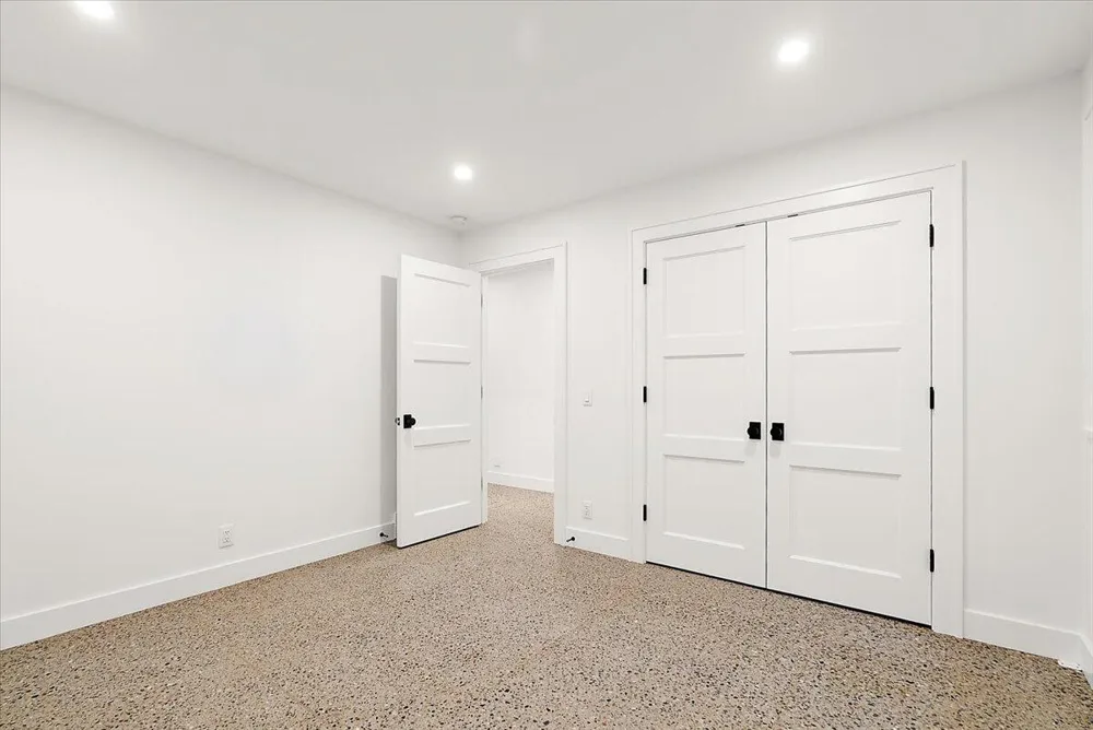 317 Lakeshore Avenue Park Township, MI 49424