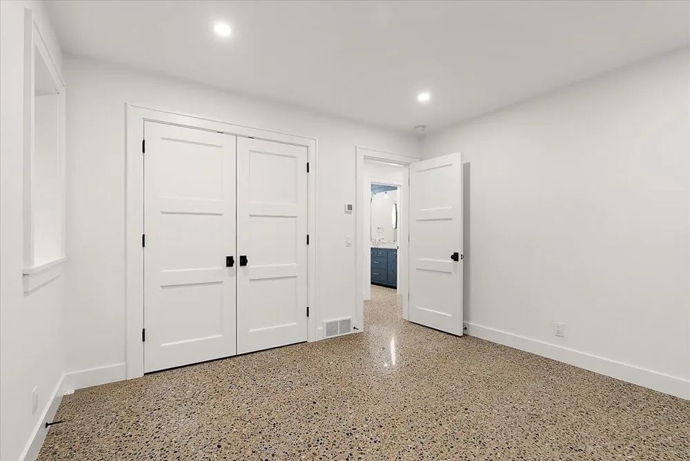 317 Lakeshore Avenue Park Township, MI 49424