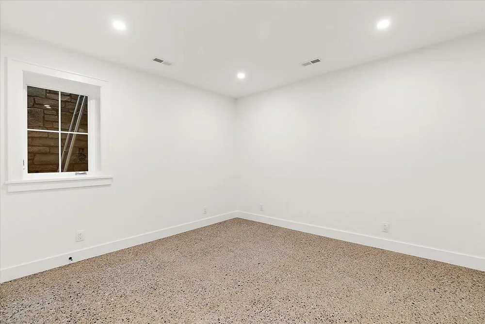 317 Lakeshore Avenue Park Township, MI 49424