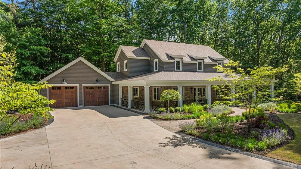 317 Lakeshore Avenue Park Township, MI 49424