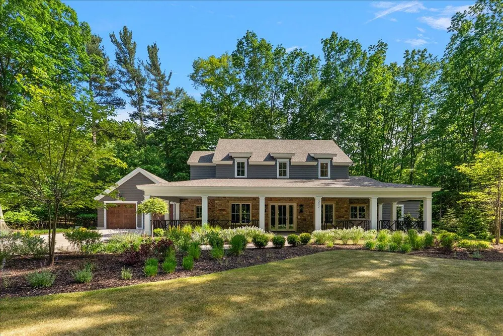 317 Lakeshore Avenue Park Township, MI 49424
